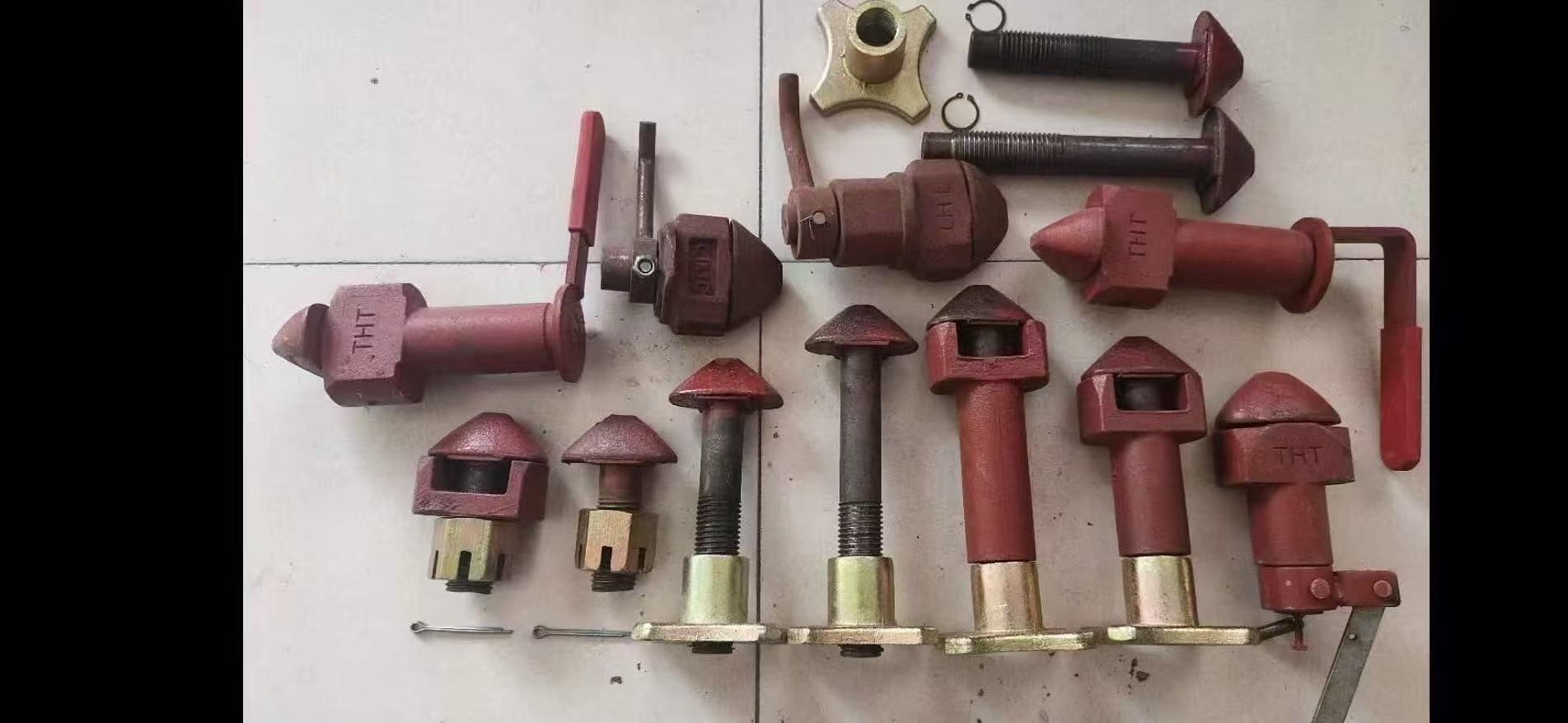 Skeleton lock of container trailer