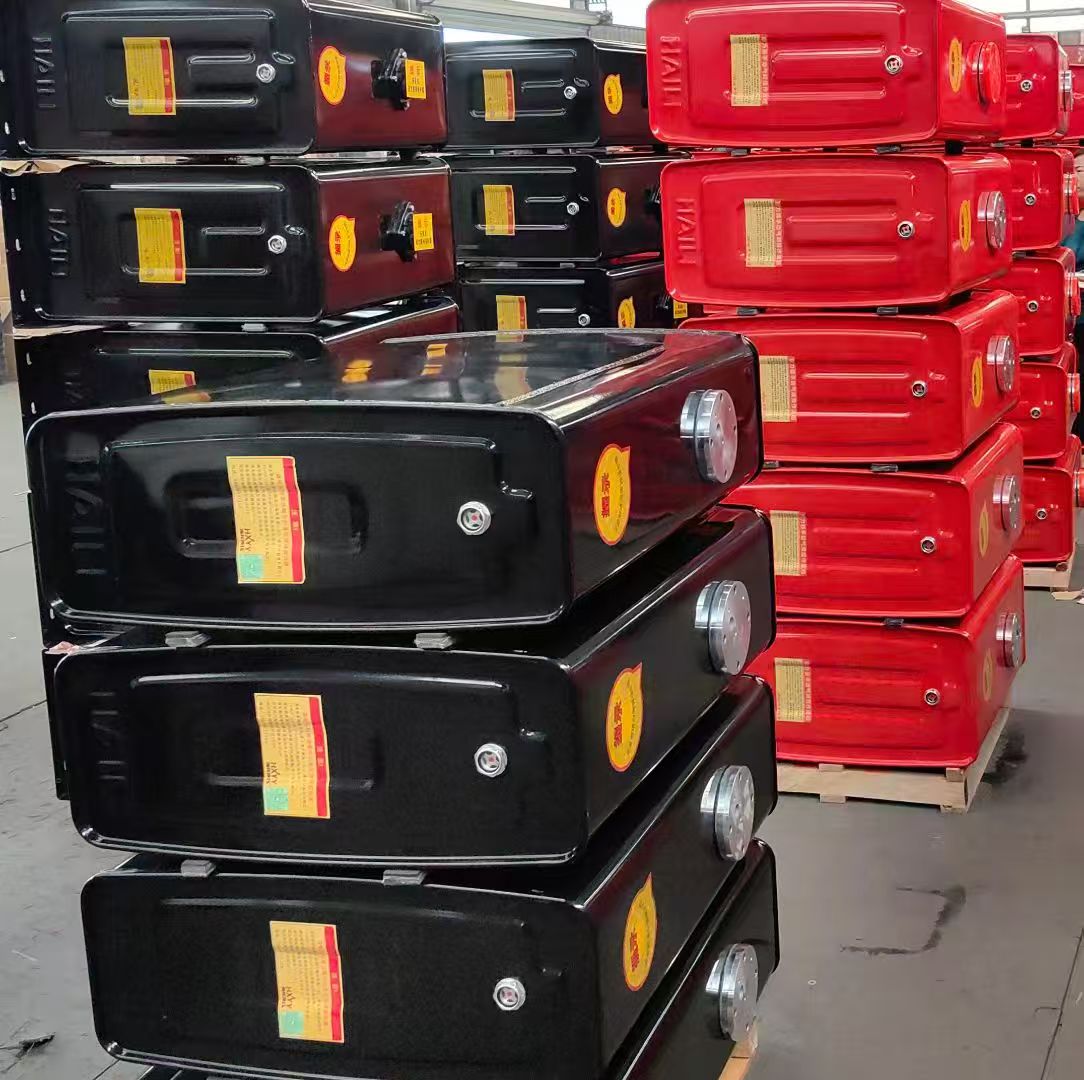 Fuel tank for trucks, heavy-duty trucks