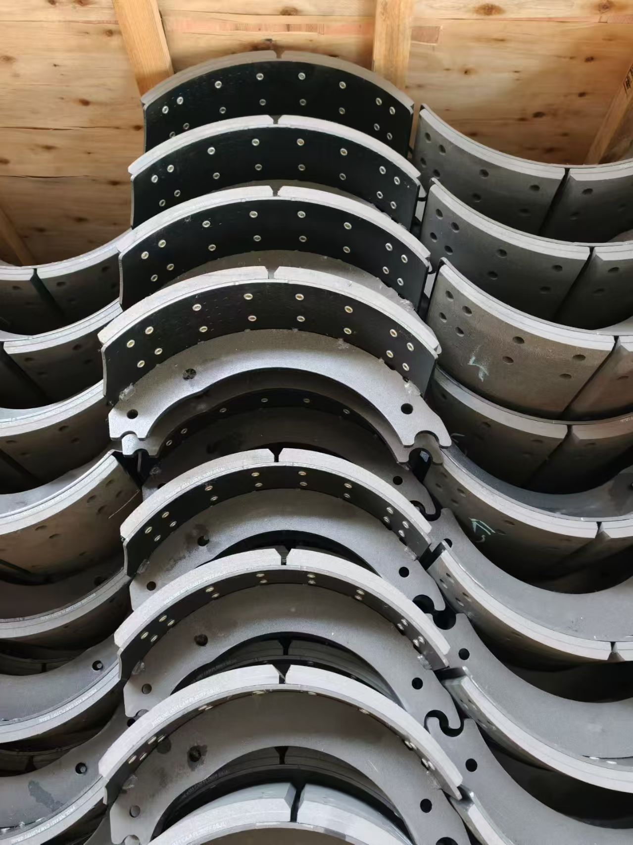 Brake pads for trucks and trailers