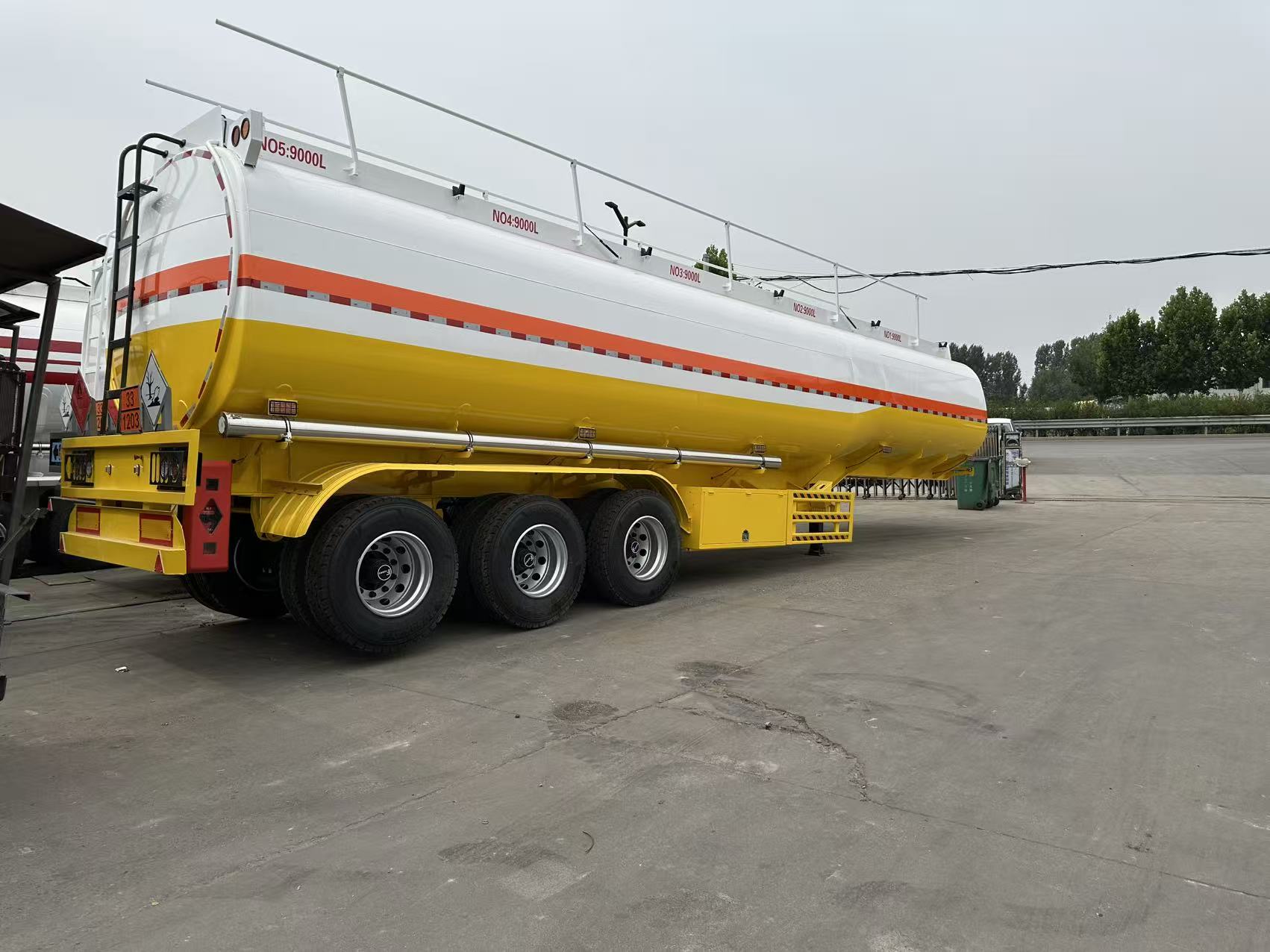 Tank transport semi-trailer